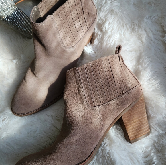 Dolce Vita Tan Suede Ankle Booties - Picture 4 of 4